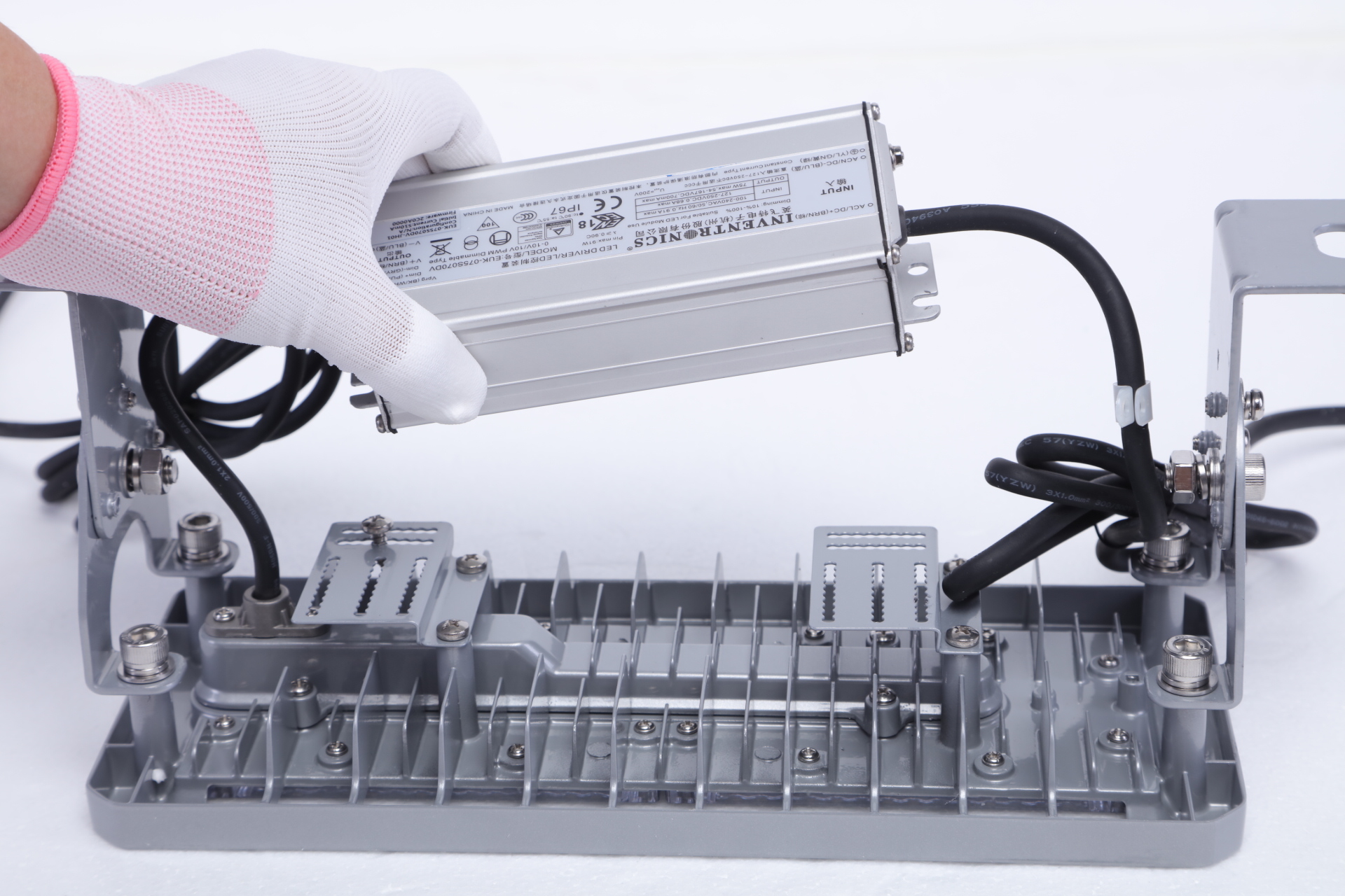 Éclairage de tunnel à LED série TE - Cinq modules (support international)